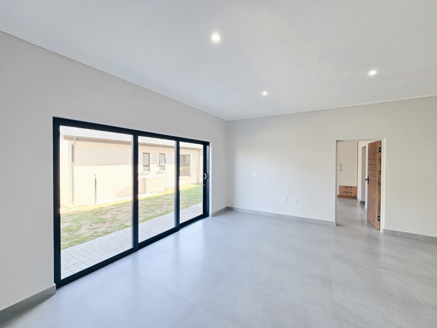 5 Bedroom Property for Sale in Outeniquasbosch Western Cape